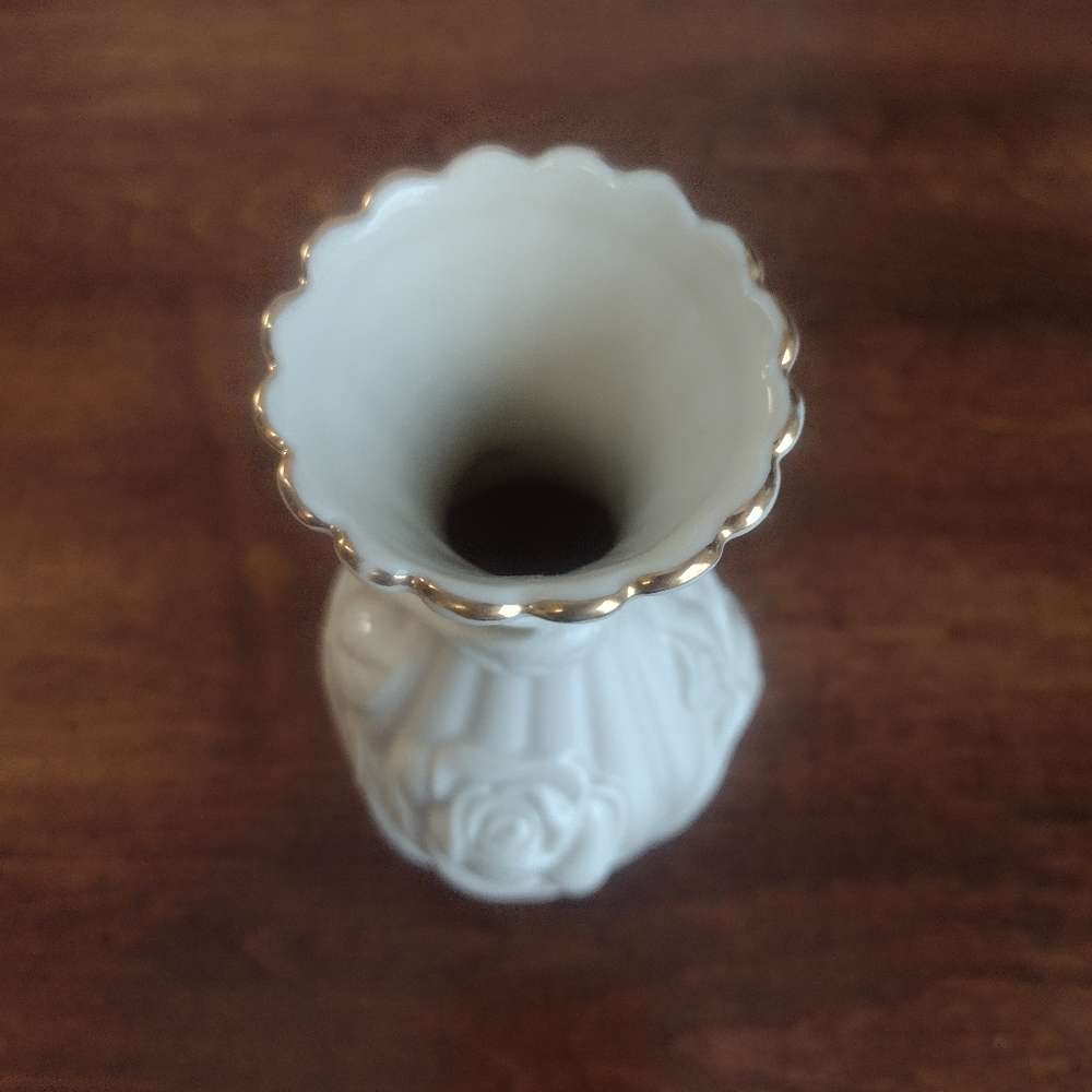 Lenox Vintage "The Sentimental Rose" Vase - Picture 3 of 6